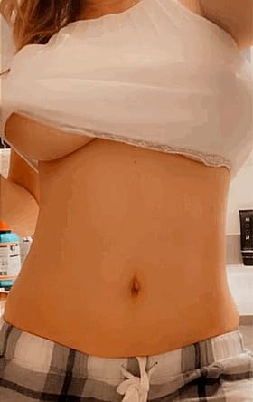 Busty Babe Bounces'