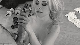 Mirror Selfie Flowering Pussy Pic'