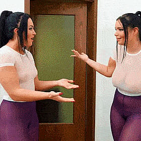 Stacked Sis Sucks Deep'