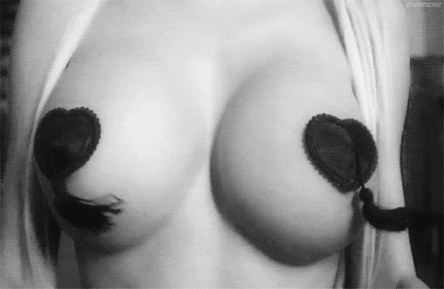 Peepshow Puppy Drops Her Titties picture 1 of 1