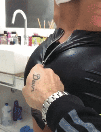 Unzip That Juicy Ass picture 1 of 1