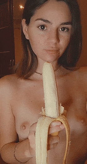 Banana Bonanza: Teen Amateur Gets Her Fill'