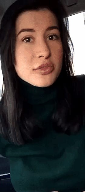 Amateur GF's Massive Jugs Jiggle in Public'