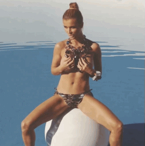 Joanna Krupa Gets Her Sweet Spot Devoured - Face-Sitting & Leg-Shaking Pleasure! picture 1 of 1