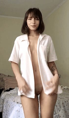 Fresh Faced Hottie Ditches Her Duds'