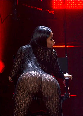 Nicky's Risky Public Tease'