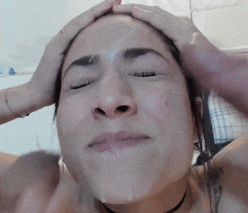 Spicy Latina Gorgeous Gets the Ultimate Facial Splash picture 1 of 1