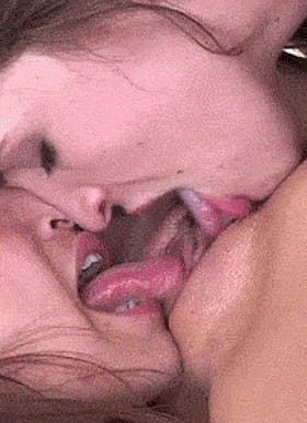 Pussy Eating Threesome: Lesbian Licking Clit'