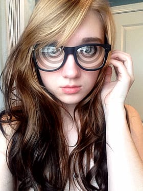 Horny Babe with Specs Gets Her Glasses Fogged Up'