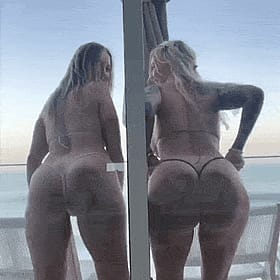 Hot chicks showing butt'
