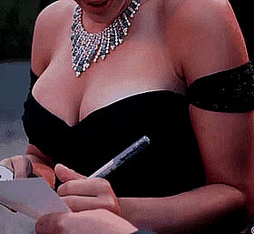 Blonde Celebrity Breasts: Scarlett Johansson's Busty Beauty'