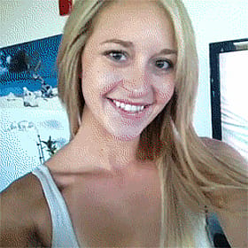 Hot Sexy Blonde Babe Smiling for the Camera'