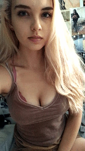 Blonde Camgirl in Lingerie: Teen Titties and Tempting Tease'