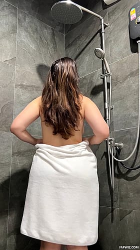 thick shower <3 thick shower <3