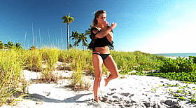 Athletic Celebrity's Sizzling Beach Bikini Workout'