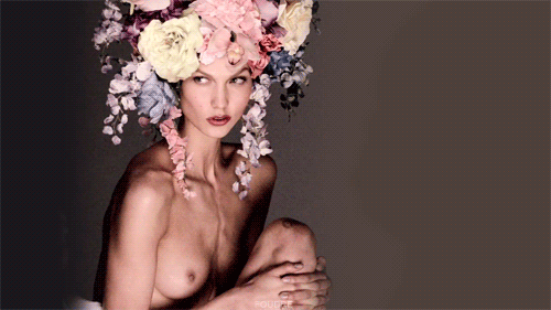 Tall & Tasty Karlie Kloss Teases in Lingerie picture 1 of 1