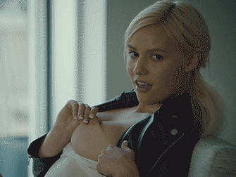 Blonde Bombshell Kylie Page Teasing Her Hot Moves picture 1 of 1