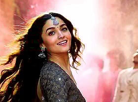 Alia Bhatt Teasing Her Hot Curves'