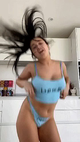 Thick & Juicy Becky Gets Hands-On'
