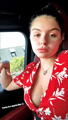 Ariel Winter GIF'