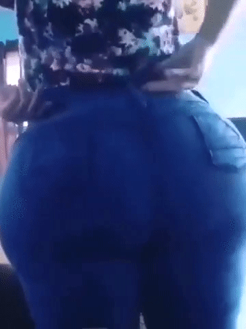 Juicy Curves Tease in Tight Jeans picture 1 of 1