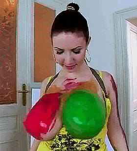 Juicy Jugs in Motion'