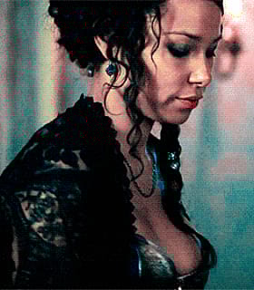 Jessica Parker Kennedy's Steamy Black Sails Cunnilingus Scene - Hot & Bothered!'