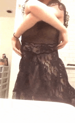 Slim hottie flaunting her juicy curves picture 1 of 1