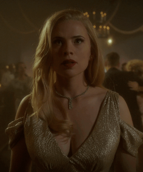 Hayley Atwell's Luscious Curves & Mouthwatering Moves - Feast Your Eyes! picture 1 of 1