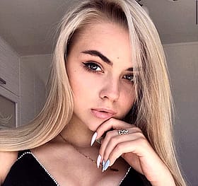 Naughty Blonde Exec Uses Her Mouth to Seal the Deal'