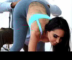 Dude shreds yoga babe's pants, revealing her juicy backside'