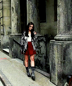 Lily Collins - British Stunner Shows Off Those Gorgeous Legs - Fap Worthy! picture 1 of 1