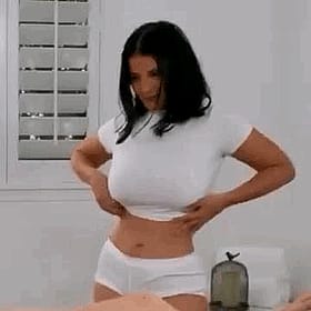 Antonella La Sirena's Juicy Curves Drive You Wild'