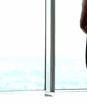 Cheeky peek at that tempting entrance'