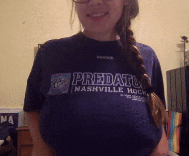 Nashville Bombshell Bounces Those Juicy Melons picture 1 of 1