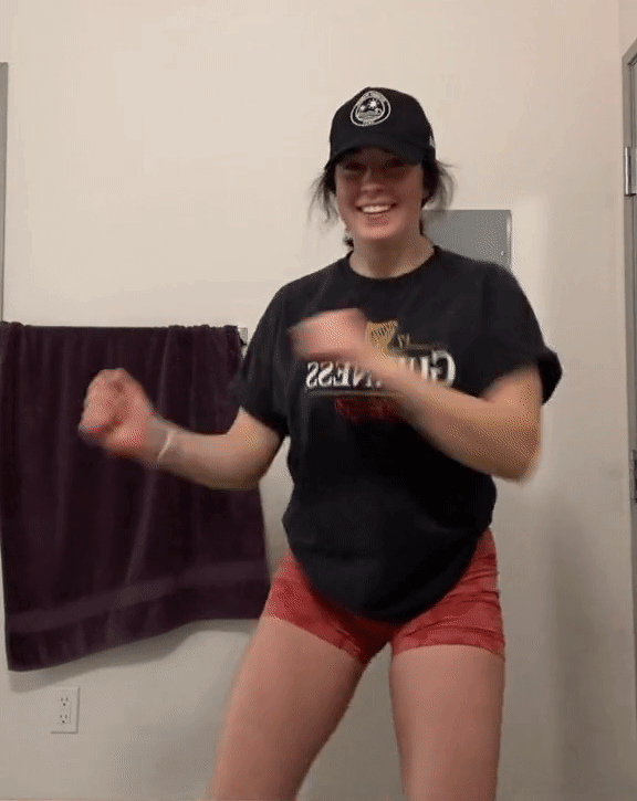 Ellie's Jiggling Juggs Drive You Wild picture 1 of 1