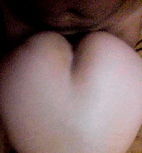 Young Latina Amateur Shows Off Her Juicy Booty'