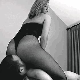Bubble Butt Blonde Tease'