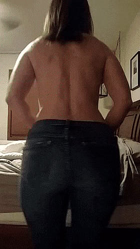 Juicy Brunette Booty in Motion'