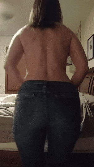 Juicy Brunette Booty in Motion picture 1 of 1