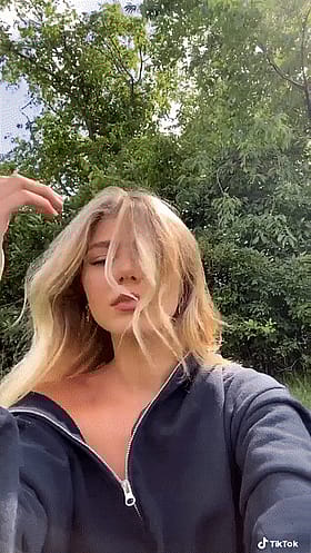 Sizzling Blonde Tease'