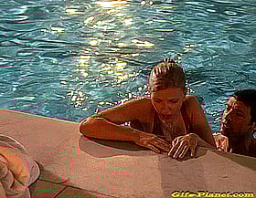 Scarlett Johansson Teasing Her Gorgeous Curves'