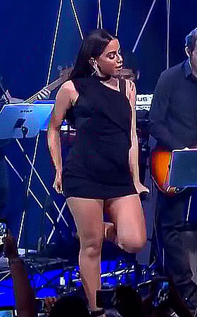 Anitta's Sizzling Hot Moves'
