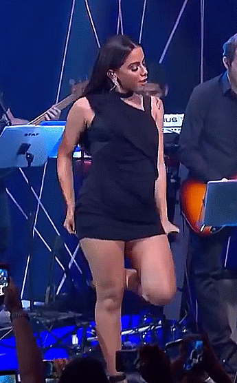 Anitta's Sizzling Hot Moves picture 1 of 1