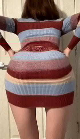 Juicy Amateur Booty Clapping with a Plug'