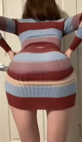 Juicy Amateur Booty Clapping with a Plug picture 1 of 1