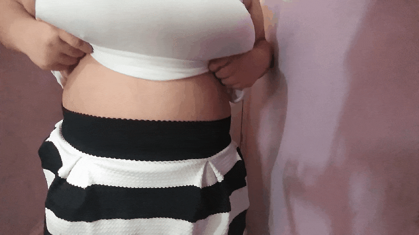 Juicy Curves on Display picture 1 of 1