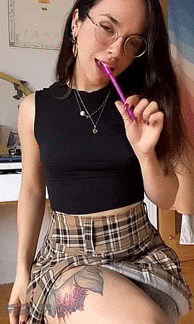 Horny Amateur Babe Begging for Company'