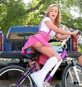 Sneaky Blonde Kali Flaunts Her Tight Pussy in Public'