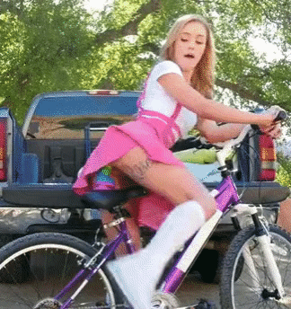 Sneaky Blonde Kali Flaunts Her Tight Pussy in Public picture 1 of 1